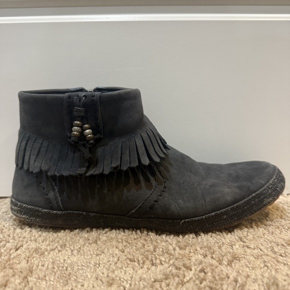 UGG Shoes‎ Womens Size 9.5 Suede Fringe Ankle Boots Beaded Classic Boots 1005454 - Picture 1 of 9